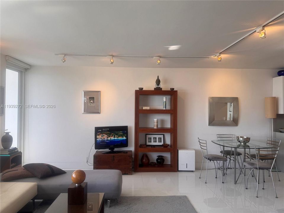 For Sale: $559,000 (0 beds, 1 baths, 550 Square Feet)