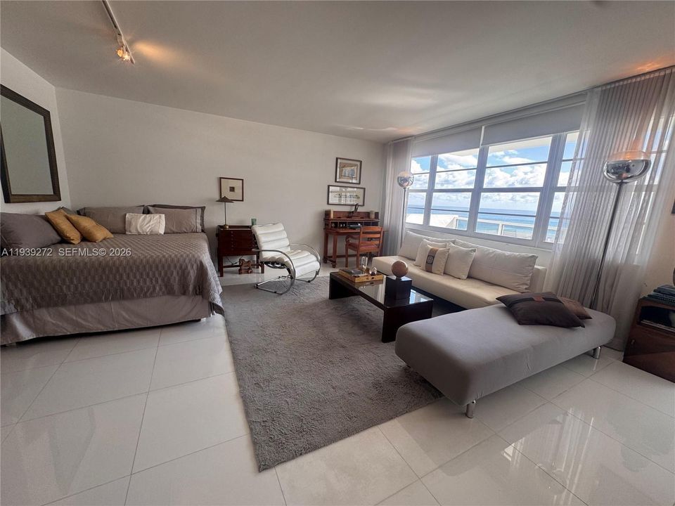 For Sale: $559,000 (0 beds, 1 baths, 550 Square Feet)