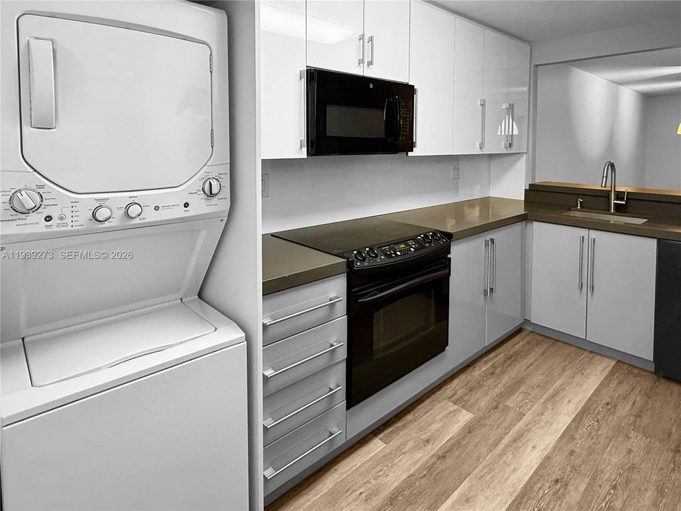 出租: $2,400 (2 贝兹, 2 浴室, 1050 平方英尺)