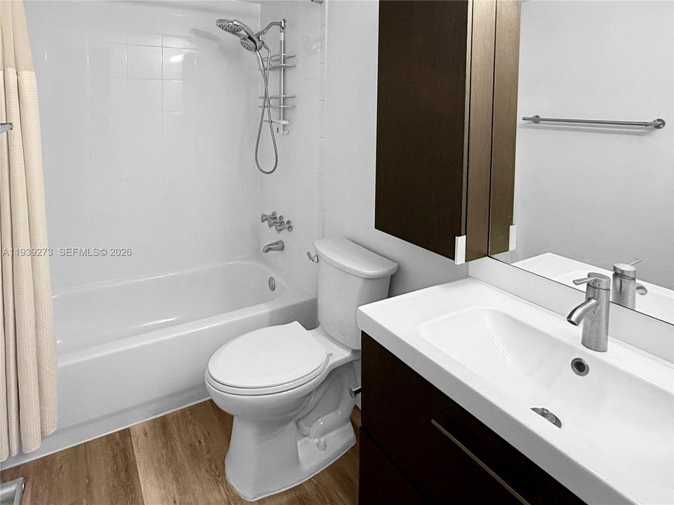 出租: $2,400 (2 贝兹, 2 浴室, 1050 平方英尺)