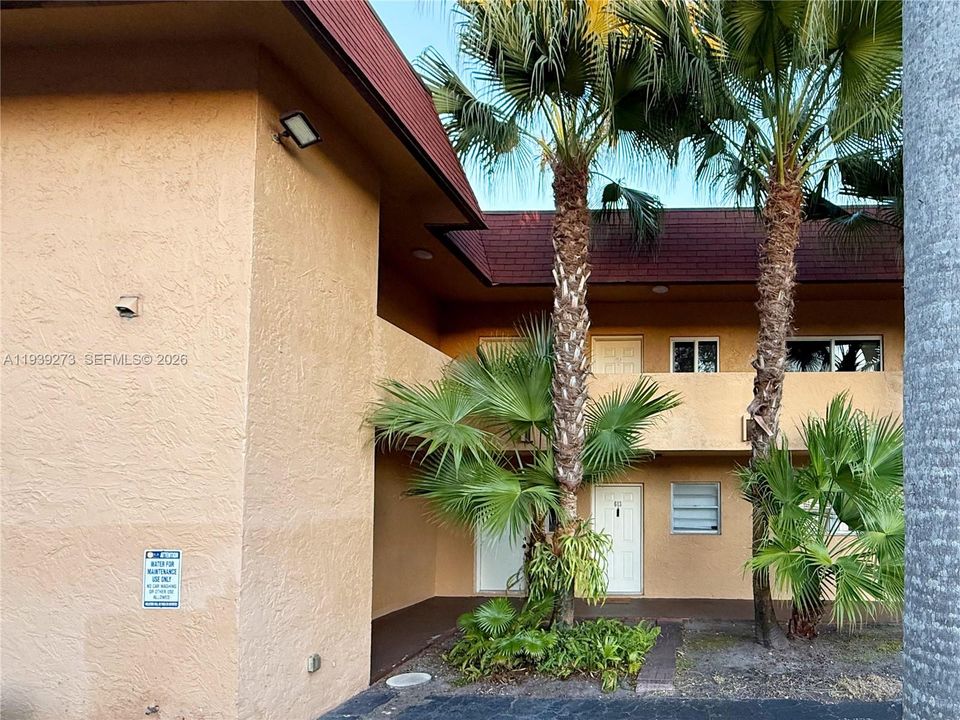 出租: $2,400 (2 贝兹, 2 浴室, 1050 平方英尺)