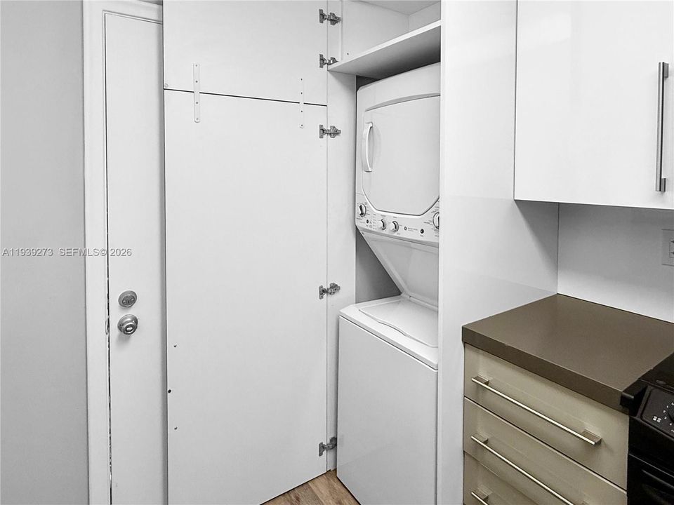 出租: $2,400 (2 贝兹, 2 浴室, 1050 平方英尺)