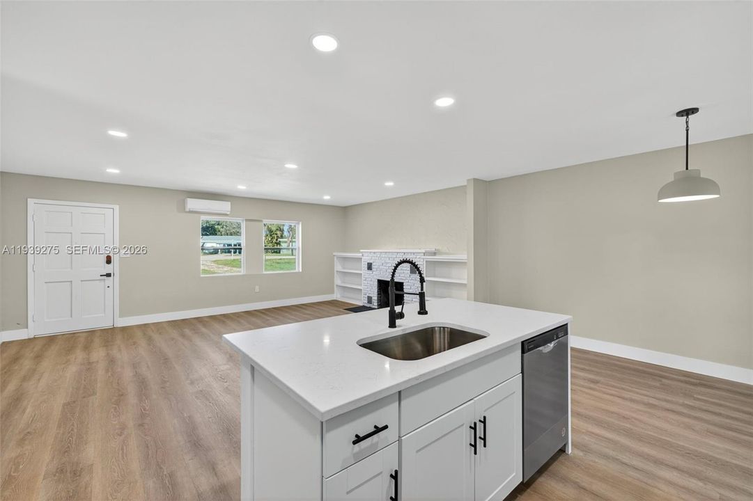 待售: $249,000 (3 贝兹, 2 浴室, 1534 平方英尺)