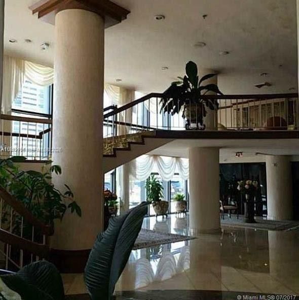 For Rent: $2,500 (1 beds, 1 baths, 1008 Square Feet)