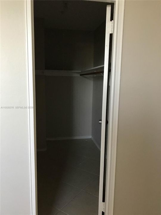 For Rent: $2,500 (1 beds, 1 baths, 1008 Square Feet)