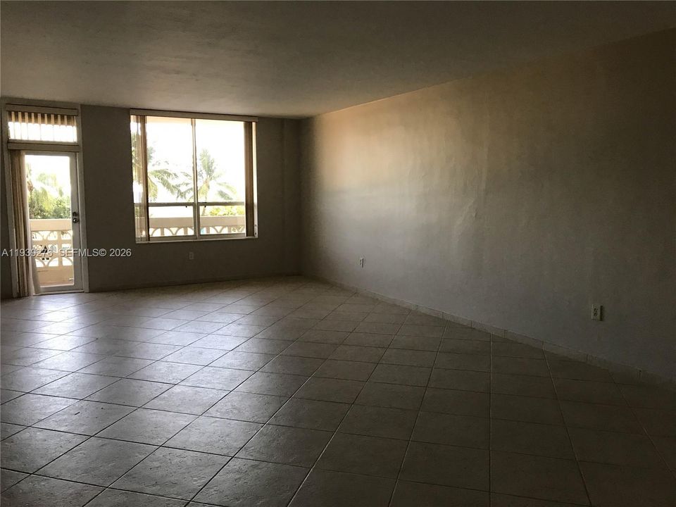 For Rent: $2,500 (1 beds, 1 baths, 1008 Square Feet)