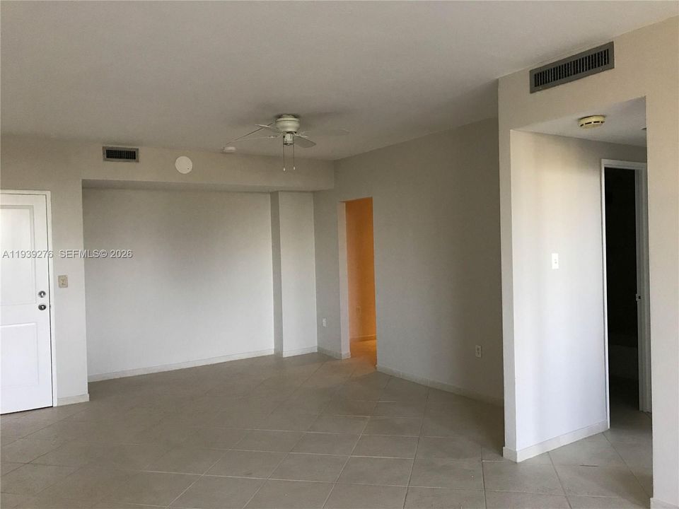 For Rent: $2,500 (1 beds, 1 baths, 1008 Square Feet)