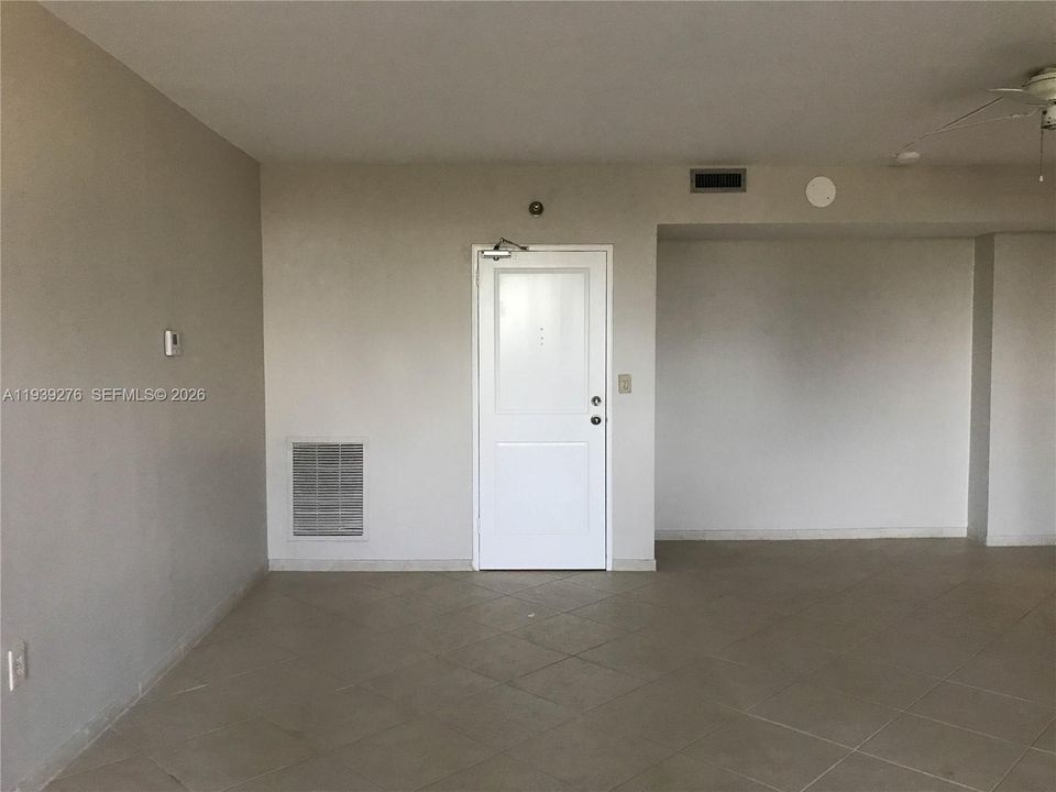 For Rent: $2,500 (1 beds, 1 baths, 1008 Square Feet)