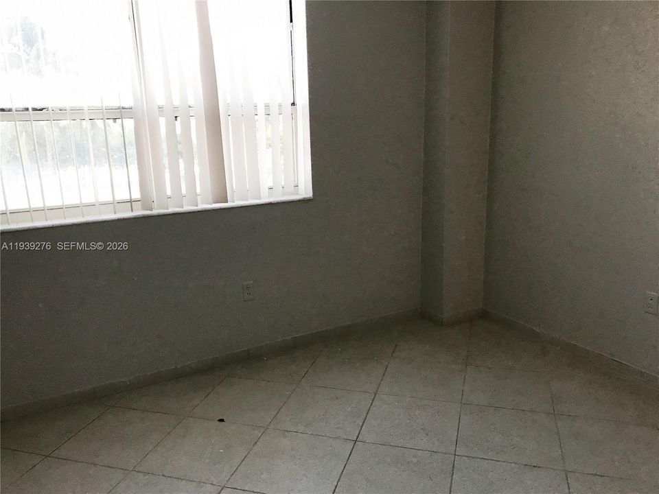 For Rent: $2,500 (1 beds, 1 baths, 1008 Square Feet)