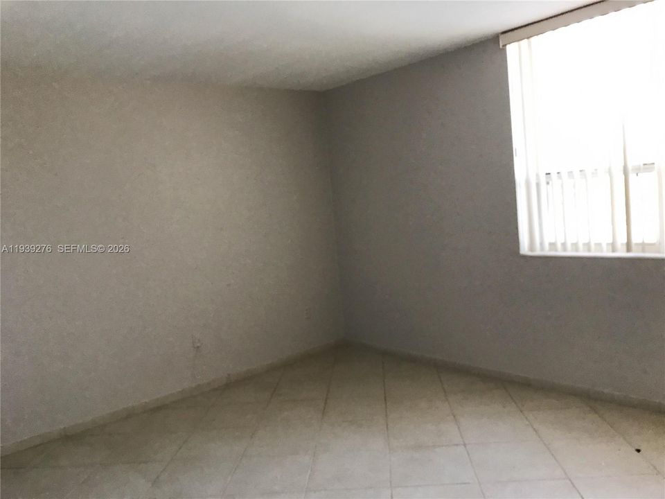 For Rent: $2,500 (1 beds, 1 baths, 1008 Square Feet)