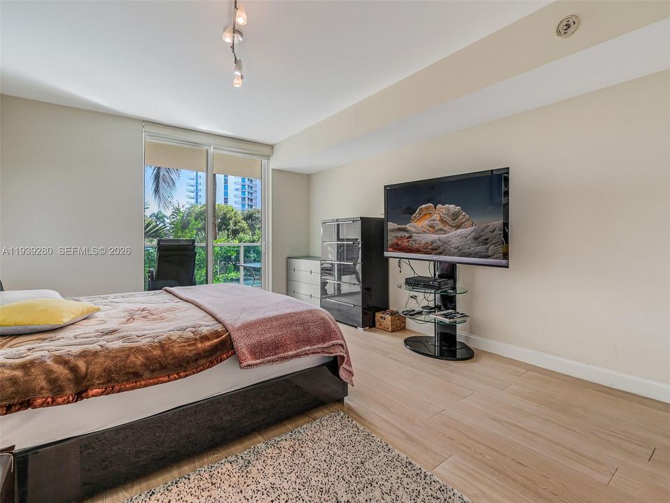 出租: $4,000 (2 贝兹, 2 浴室, 1846 平方英尺)