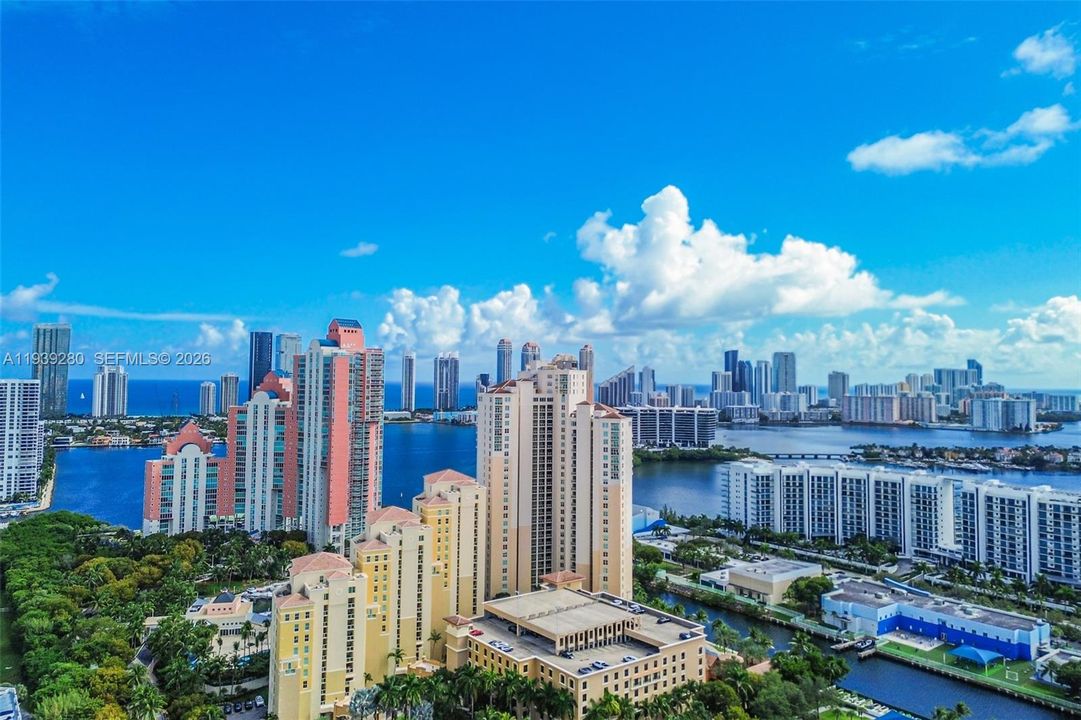 出租: $4,000 (2 贝兹, 2 浴室, 1846 平方英尺)