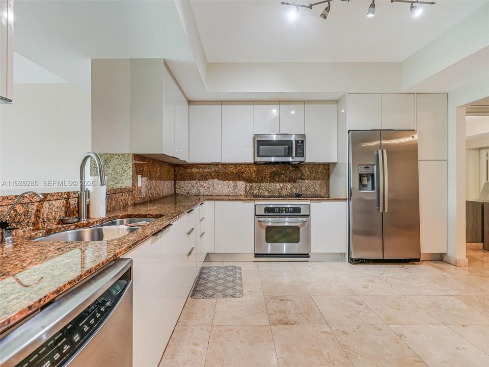 出租: $4,000 (2 贝兹, 2 浴室, 1846 平方英尺)