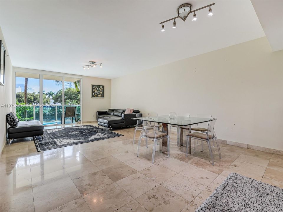 出租: $4,000 (2 贝兹, 2 浴室, 1846 平方英尺)