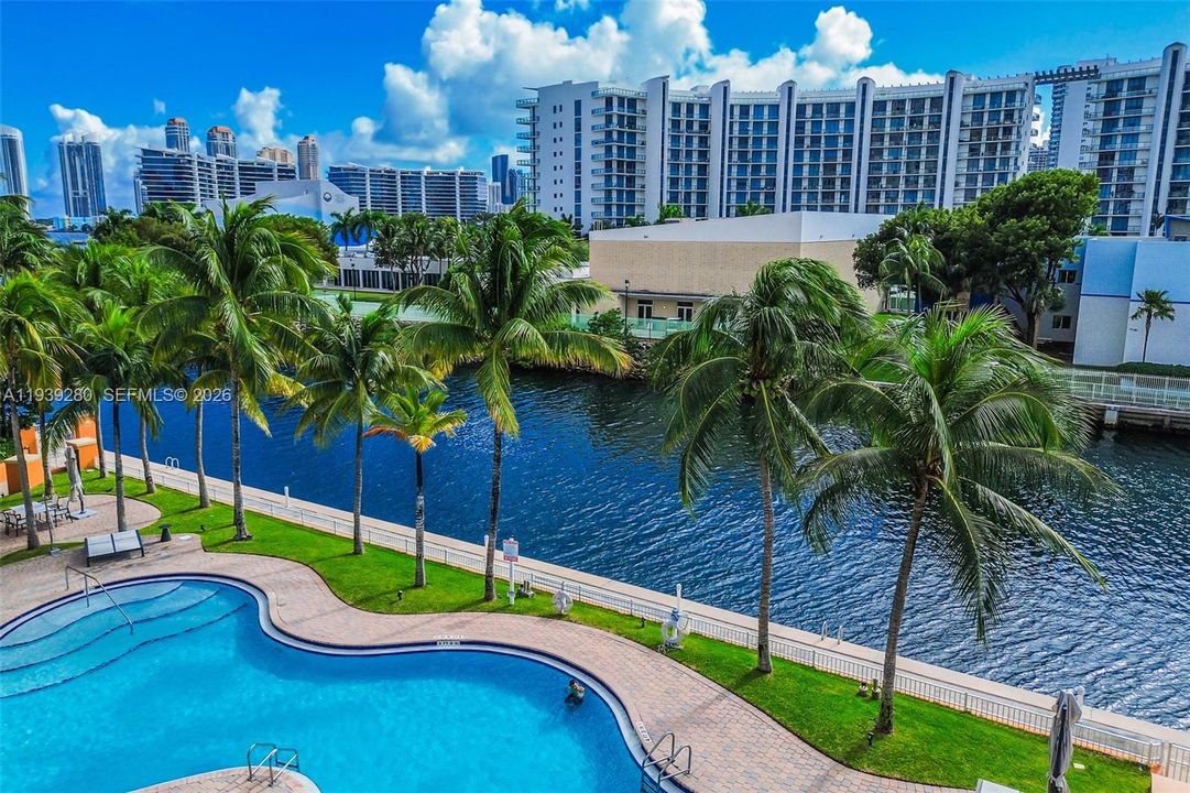 出租: $4,000 (2 贝兹, 2 浴室, 1846 平方英尺)