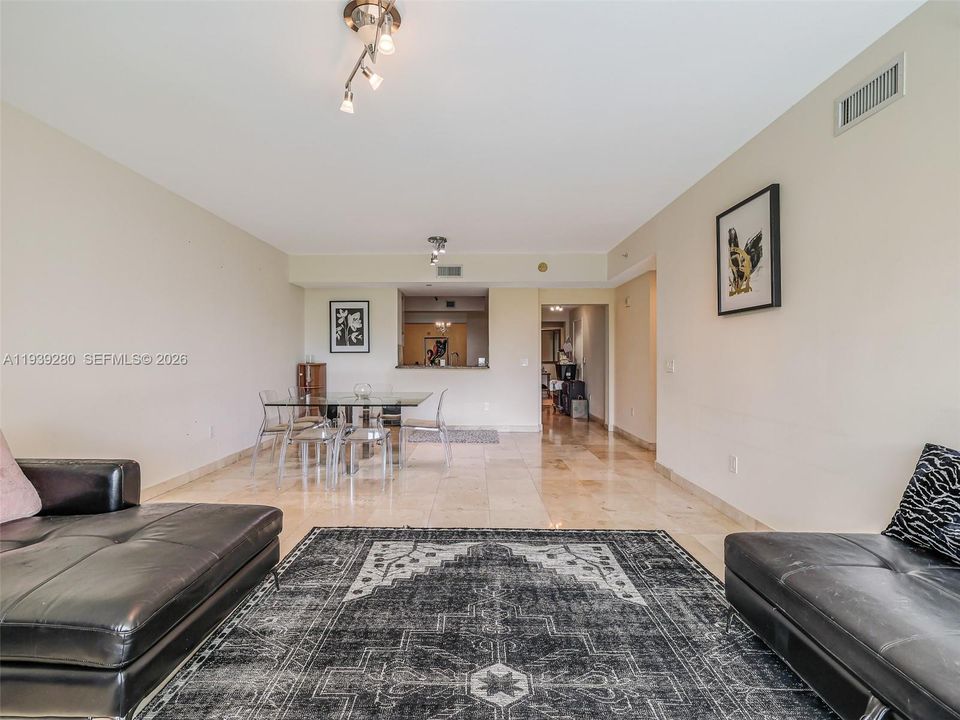 出租: $4,000 (2 贝兹, 2 浴室, 1846 平方英尺)