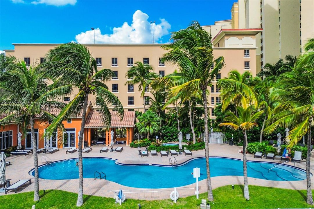 出租: $4,000 (2 贝兹, 2 浴室, 1846 平方英尺)