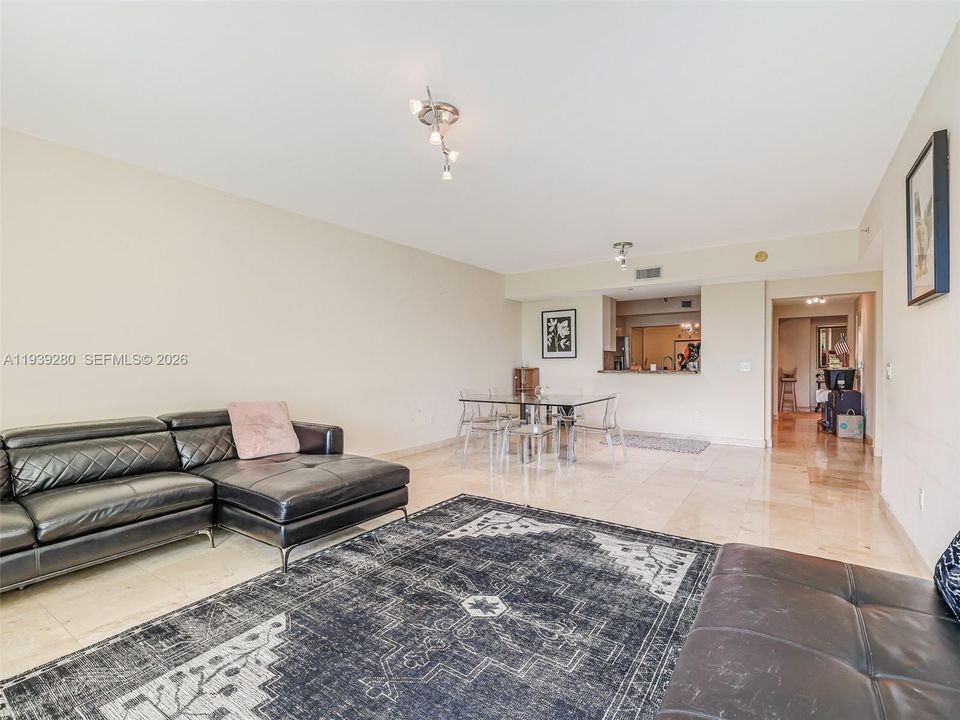 出租: $4,000 (2 贝兹, 2 浴室, 1846 平方英尺)