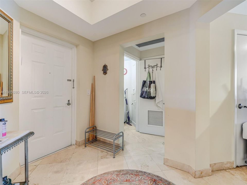 出租: $4,000 (2 贝兹, 2 浴室, 1846 平方英尺)