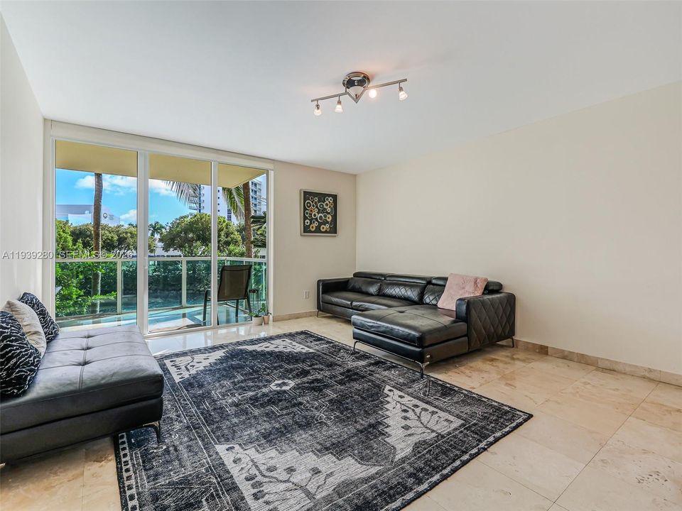 出租: $4,000 (2 贝兹, 2 浴室, 1846 平方英尺)