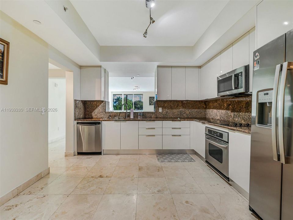 出租: $4,000 (2 贝兹, 2 浴室, 1846 平方英尺)