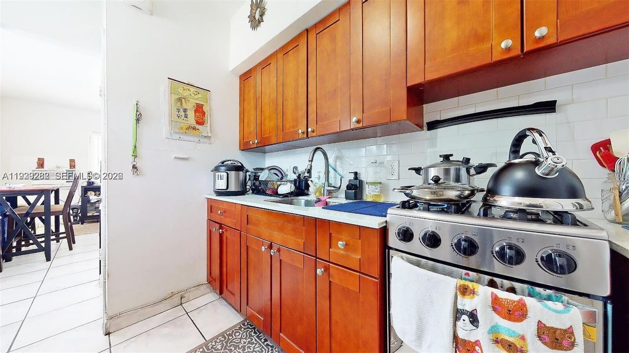 出租: $1,775 (1 贝兹, 1 浴室, 4588 平方英尺)