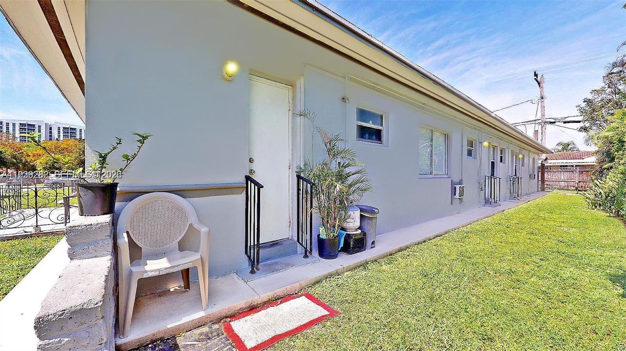 出租: $1,775 (1 贝兹, 1 浴室, 4588 平方英尺)