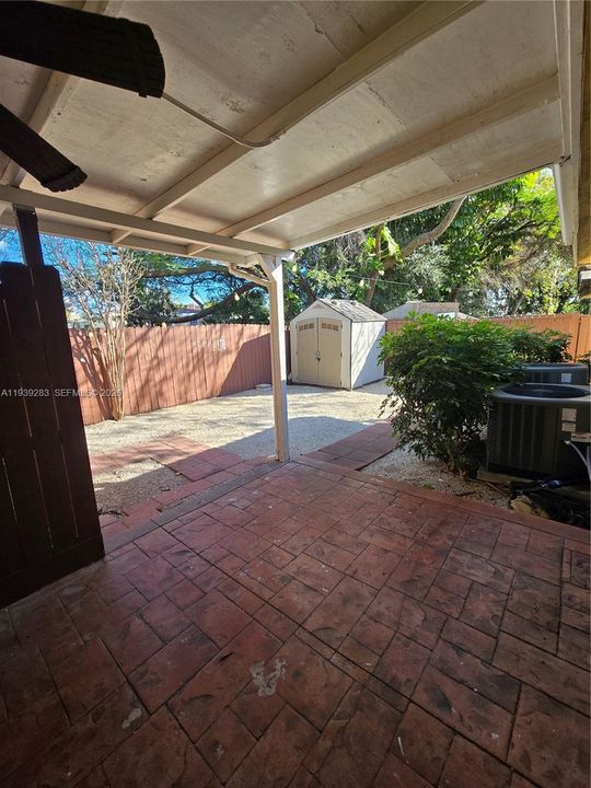 出租: $1,950 (2 贝兹, 1 浴室, 2715 平方英尺)