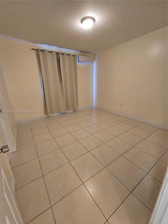 出租: $1,950 (2 贝兹, 1 浴室, 2715 平方英尺)