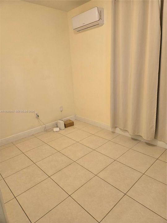 出租: $1,950 (2 贝兹, 1 浴室, 2715 平方英尺)