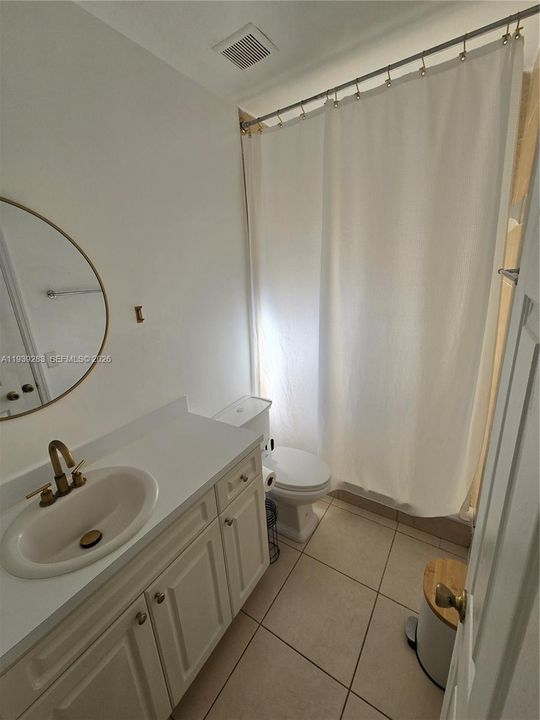 出租: $1,950 (2 贝兹, 1 浴室, 2715 平方英尺)