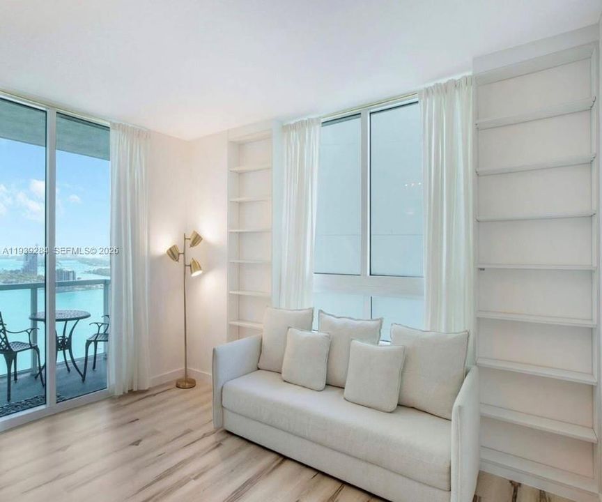 В аренду: $3,200 (1 спален, 1 ванн, 651 Квадратных фут)