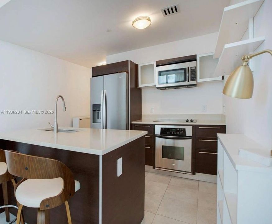 В аренду: $3,200 (1 спален, 1 ванн, 651 Квадратных фут)