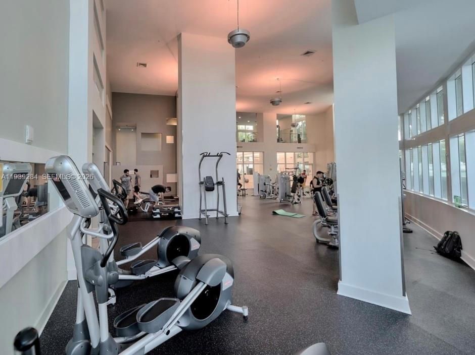 В аренду: $3,200 (1 спален, 1 ванн, 651 Квадратных фут)