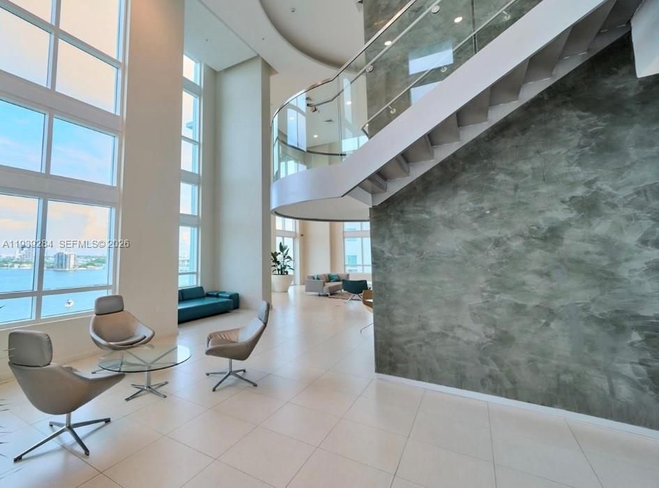 В аренду: $3,200 (1 спален, 1 ванн, 651 Квадратных фут)