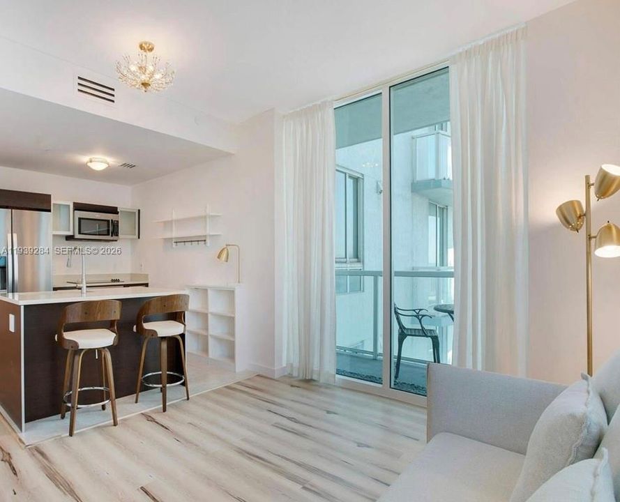 В аренду: $3,200 (1 спален, 1 ванн, 651 Квадратных фут)