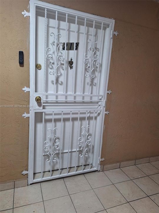 For Rent: $2,300 (2 beds, 1 baths, 1114 Square Feet)