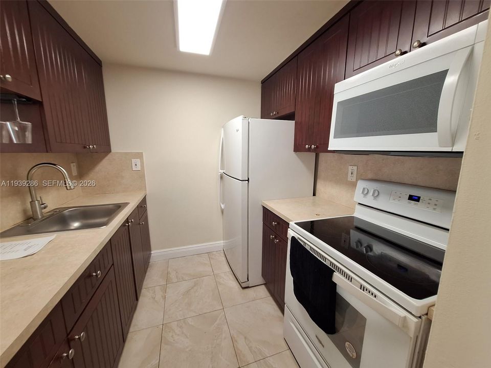 For Rent: $2,300 (2 beds, 1 baths, 1114 Square Feet)
