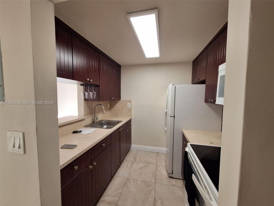 For Rent: $2,300 (2 beds, 1 baths, 1114 Square Feet)
