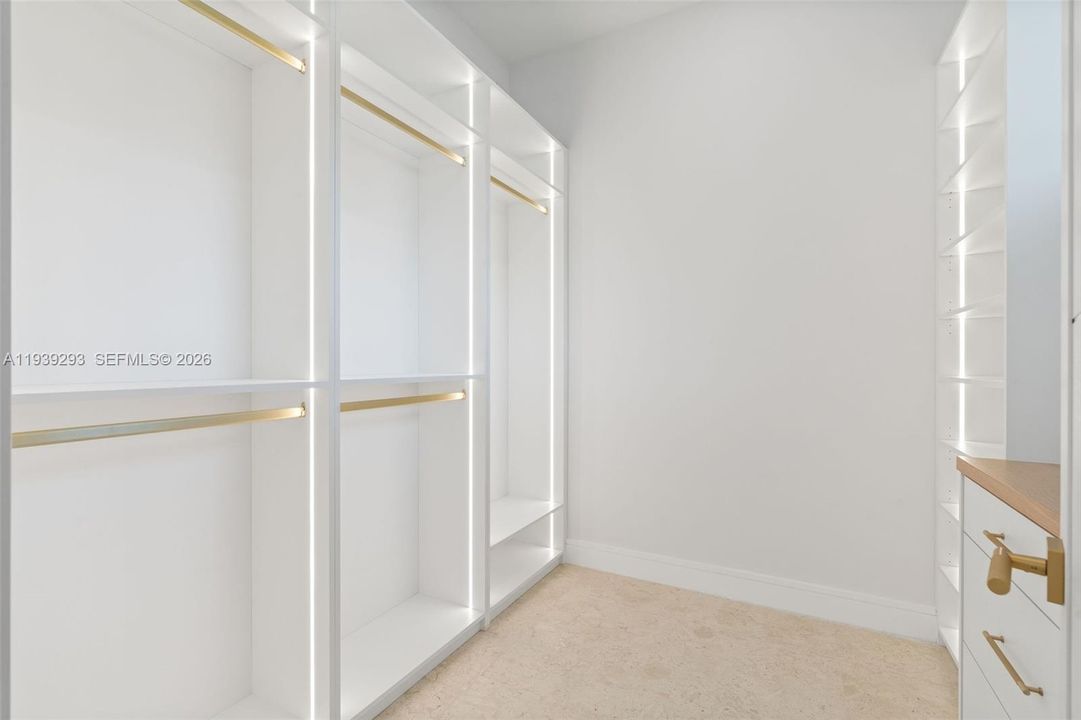 En Venta: $3,290,000 (4 camas, 5 baños, 3467 Pies cuadrados)