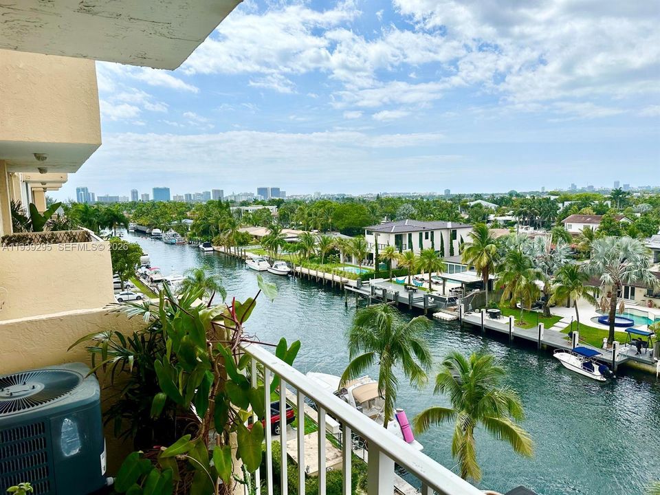 出租: $1,900 (1 贝兹, 1 浴室, 723 平方英尺)