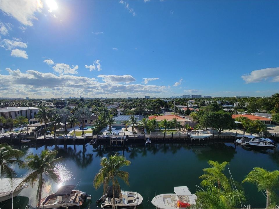 出租: $1,900 (1 贝兹, 1 浴室, 723 平方英尺)