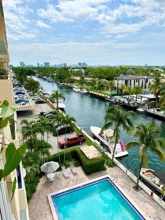 出租: $1,900 (1 贝兹, 1 浴室, 723 平方英尺)