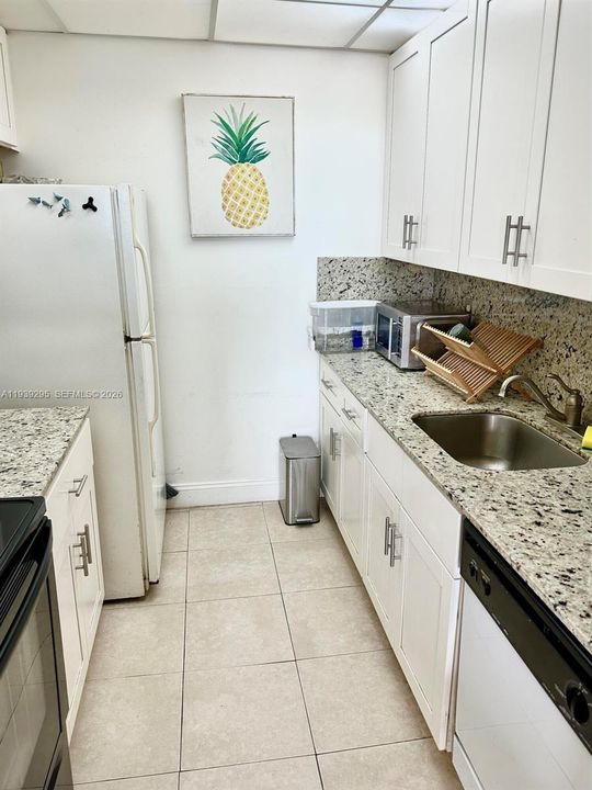 出租: $1,900 (1 贝兹, 1 浴室, 723 平方英尺)