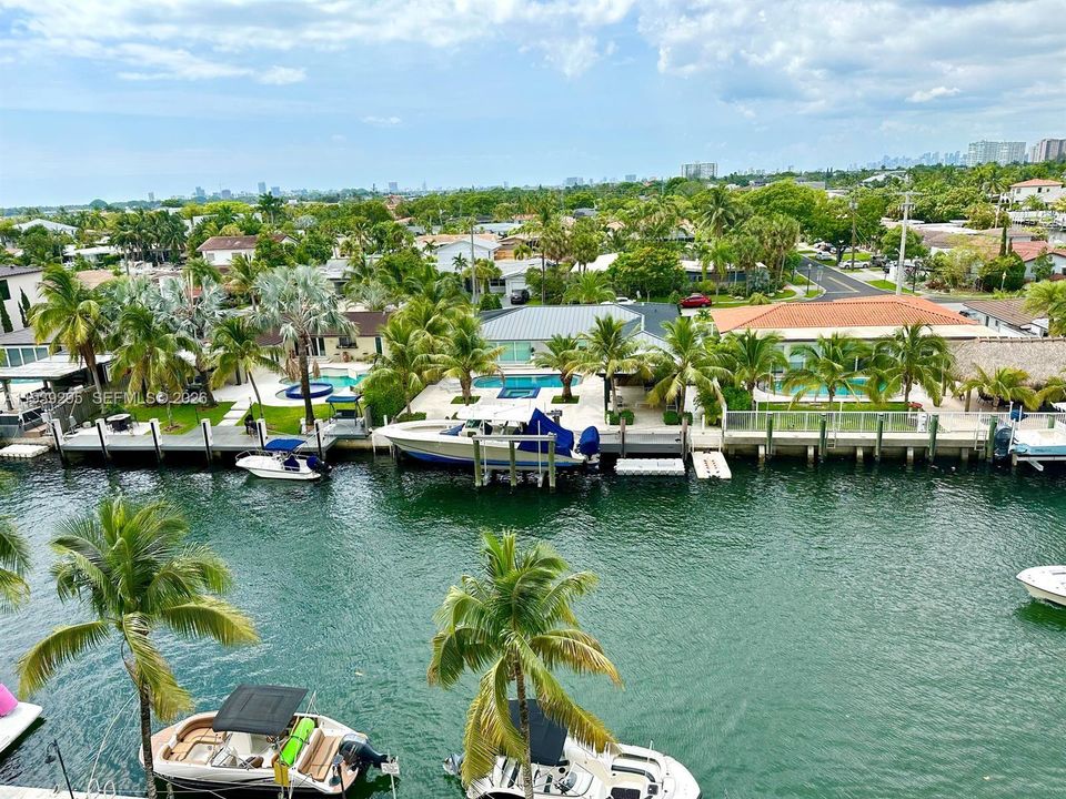 出租: $1,900 (1 贝兹, 1 浴室, 723 平方英尺)