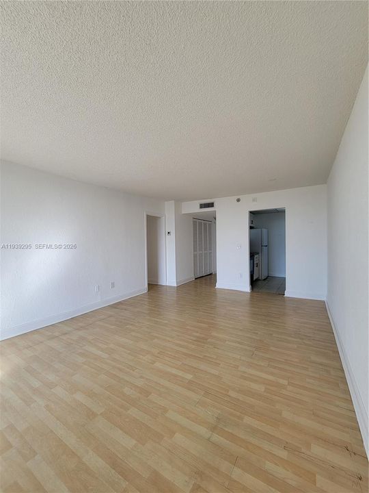 出租: $1,900 (1 贝兹, 1 浴室, 723 平方英尺)