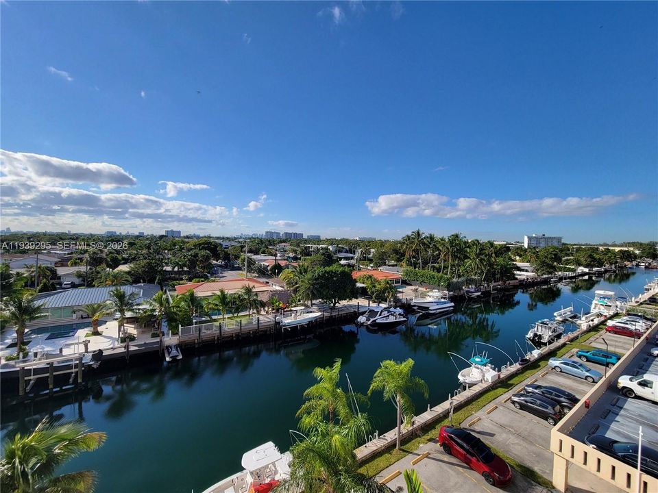 出租: $1,900 (1 贝兹, 1 浴室, 723 平方英尺)