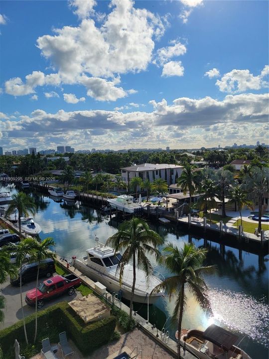 出租: $1,900 (1 贝兹, 1 浴室, 723 平方英尺)