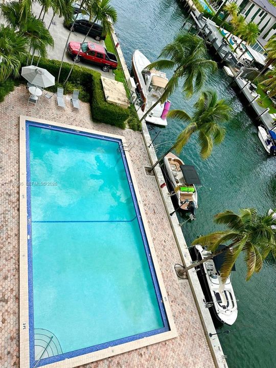 出租: $1,900 (1 贝兹, 1 浴室, 723 平方英尺)