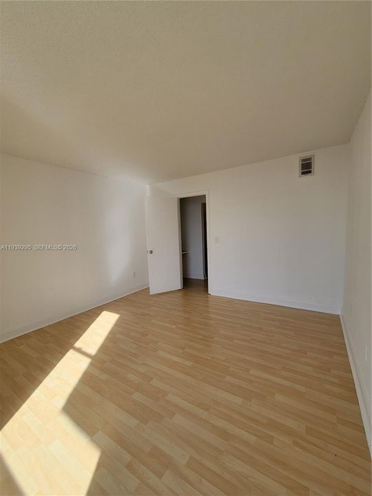 出租: $1,900 (1 贝兹, 1 浴室, 723 平方英尺)